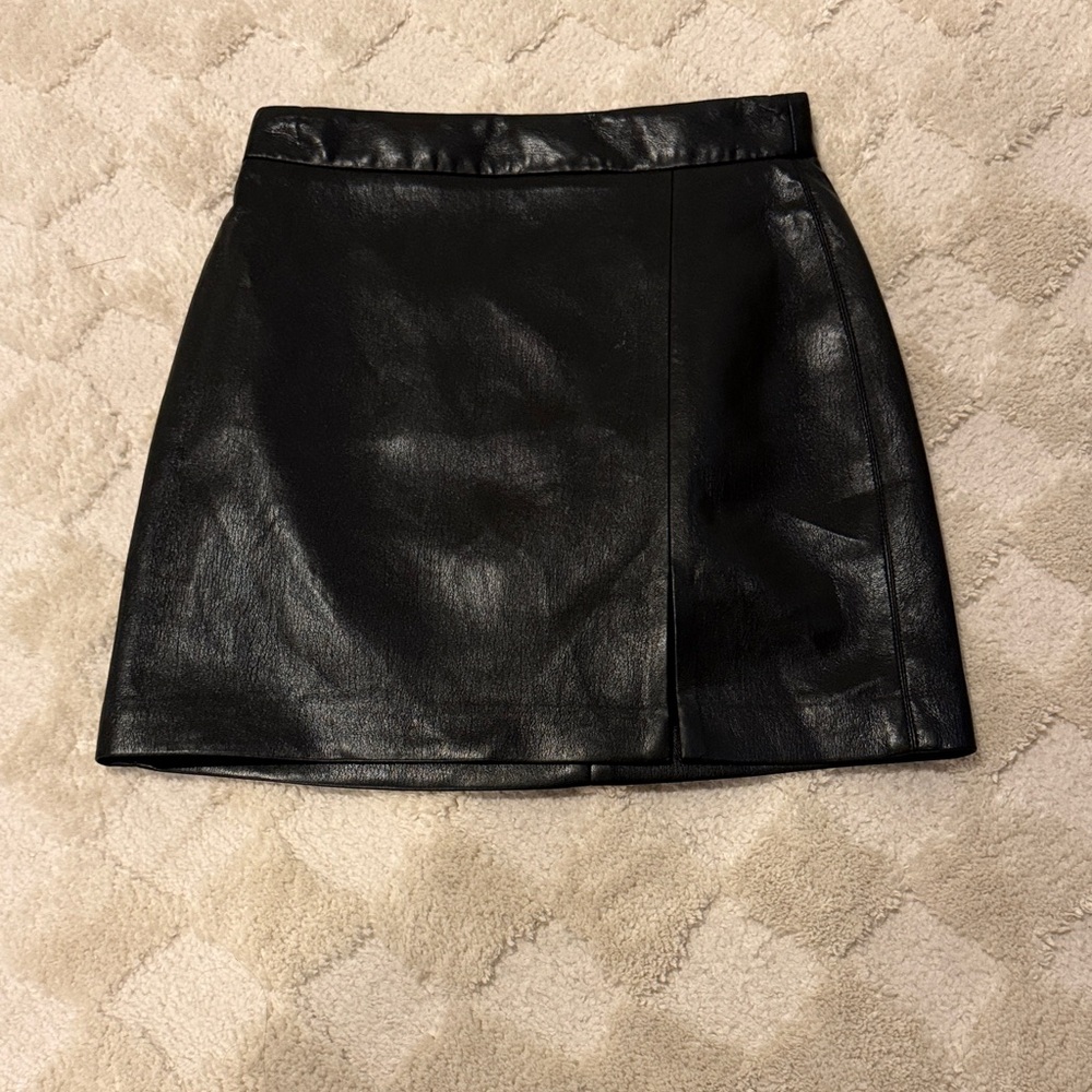 Aritizia Wilfred Black Leather Skirt with a slit